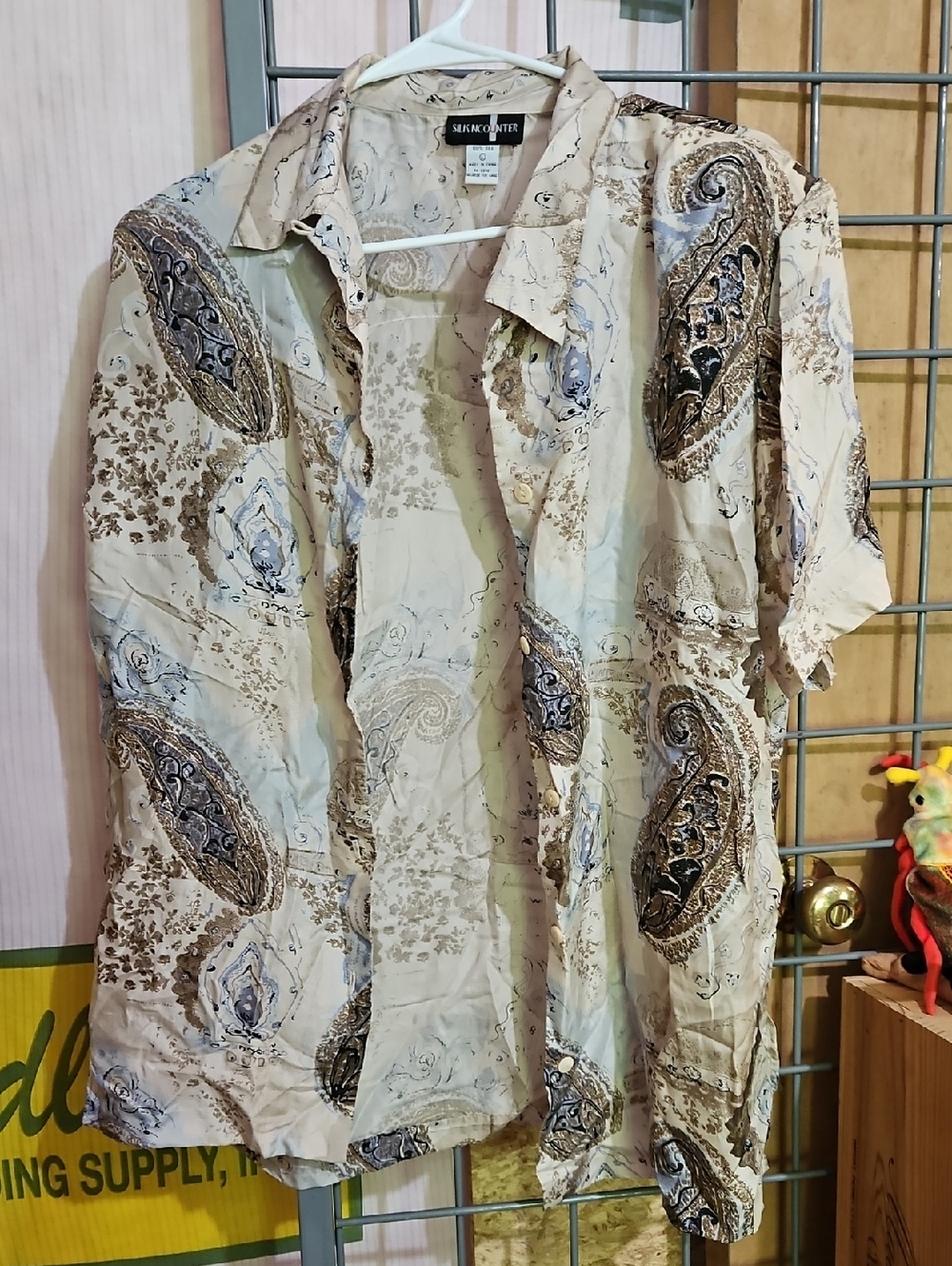Silk Ncounter 100% Silk Light Beige Paisley Top